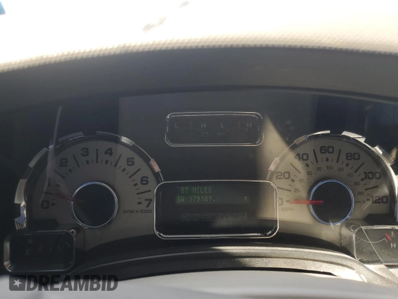 2010 Ford Expedition Limited с VIN 1FMJU1K57AEA34671, выставлен на аукционе Copart как лот 50102085 с пробегом 179 181 миль миль и Списание • Salvage title. История ставок и продаж доступна на DreamBid. Изображение 9.