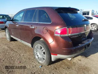 2009 Lincoln MKX z VIN 2LMDU88CX9BJ02825, wystawiony jako IAAI lot #41946040 z przebiegiem 171 395 mil mil oraz . Historia ofert i sprzedaży dostępna na DreamBid. Obrazek 3.