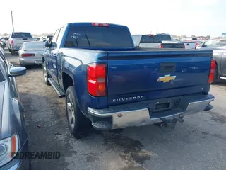 2015 Chevrolet Silverado 1500 LT with VIN 1GCRCREC2FZ297041, listed as a IAAI auction lot 41563446 with 186,163 mi miles. Bid and sale history available at carsss.com. Image 3.