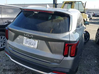 2025 Kia Sorento Hybrid SX Prestige with VIN KNDRKDJG5S5323454, listed as a IAAI auction lot 41273656 with 101 mi miles. Bid and sale history available at carsss.com. Image 16.