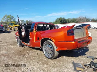 2000 GMC Sonoma SLS 1SR with VIN 1GTCS1956Y8235883, listed as a IAAI auction lot 41304847 with Not Provided miles and . Bid and sale history available at DreamBid. Image 3.