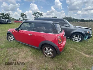 2010 MINI Hardtop with VIN WMWMF3C55ATZ24438, listed as a Copart auction lot 56395435 with Not Provided miles and Clean Title. Bid and sale history available at DreamBid. Image 3.