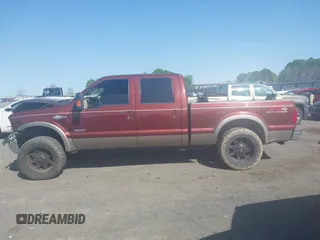 2006 Ford F-250 XL z VIN 1FTSW21P56EB45285, wystawiony jako IAAI lot #41897760 z przebiegiem 260 044 mil mil oraz . Historia ofert i sprzedaży dostępna na DreamBid. Obrazek 14.