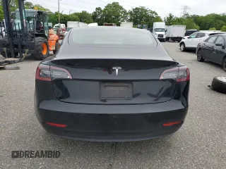 2022 Tesla Model 3 z VIN 5YJ3E1EA3NF287431, wystawiony jako Copart lot #58209025 z przebiegiem 96 549 mil mil oraz Czysty tytuł • Clean title. Historia ofert i sprzedaży dostępna na DreamBid. Obrazek 6.