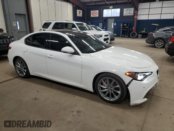 2022 Alfa Romeo Giulia with VIN ZARFAMAN3N7653046, listed as a Copart auction lot 88472385 with 28,409 mi miles and Clean title. Bid and sale history available at DreamBid. Image 4.