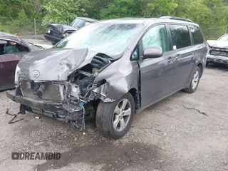 2015 Toyota Sienna LE AAS с VIN 5TDKK3DCXFS533200, выставлен на аукционе IAAI как лот 42123768 с пробегом 136 316 миль миль и . История ставок и продаж доступна на DreamBid. Изображение 16.