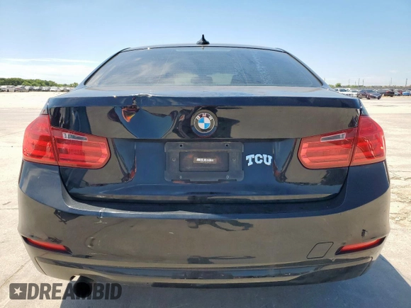 2013 BMW 3 Series 320i xDrive z VIN WBA3C3C55DF981519, wystawiony jako Copart lot #66619515 z przebiegiem 139 962 mil mil oraz Czysty tytuł • Clean title. Historia ofert i sprzedaży dostępna na DreamBid. Obrazek 6.