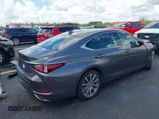 2019 Lexus ES 350 with VIN 58ABZ1B19KU032438, listed as a IAAI auction lot 42583482 with 18,474 mi miles and . Bid and sale history available at DreamBid. Image 4.