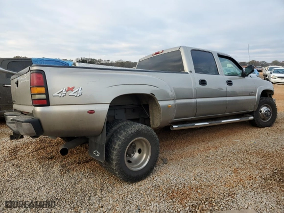 2002 Chevrolet Silverado 3500 LT with VIN 1GCJK33152F107596, listed as a Copart auction lot 82113704 with NaN miles and Salvage Title. Bid and sale history available at carsss.com. Image 3.
