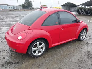 2006 Volkswagen New Beetle Coupe with VIN 3VWSR31CX6M406198, listed as a IAAI auction lot 41354662 with 175,158 mi miles. Bid and sale history available at carsss.com. Image 4.