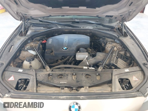 2013 BMW 5 Series 528i xDrive z VIN WBAXH5C59DDW13998, wystawiony jako IAAI lot #42239659 z przebiegiem 190 682 mil mil oraz . Historia ofert i sprzedaży dostępna na DreamBid. Obrazek 10.