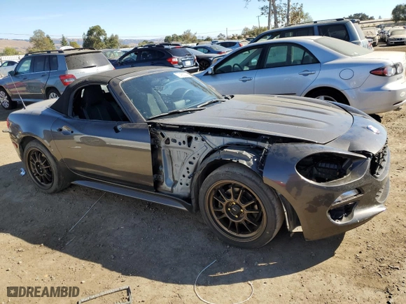 2017 FIAT 124 Spider Classica with VIN JC1NFAEK3H0102762, listed as a Copart auction lot 77466204 with 26,600 mi miles and Salvage Title. Bid and sale history available at carsss.com. Image 4.