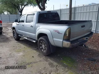 2005 Toyota Tacoma PreRunner z VIN 3TMJU62N15M003398, wystawiony jako IAAI lot #42490056 z przebiegiem 246 125 mil mil oraz . Historia ofert i sprzedaży dostępna na DreamBid. Obrazek 3.