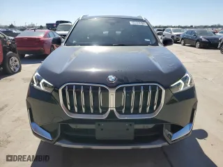 2025 BMW X1 xDrive28i with VIN WBX73EF02S5221151, listed as a Copart auction lot 49895915 with 477 mi miles and Clean Title. Bid and sale history available at carsss.com. Image 5.