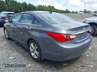 2012 Hyundai Sonata SE z VIN 5NPEC4AC9CH382890, wystawiony jako IAAI lot #42263586 z przebiegiem 159 138 mil mil oraz . Historia ofert i sprzedaży dostępna na DreamBid. Obrazek 3.