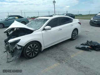 2018 Nissan Altima 2.5 SV with VIN 1N4AL3AP0JC158031, listed as a IAAI auction lot 37071088 with 1 mi miles. Bid and sale history available at carsss.com. Image 18.