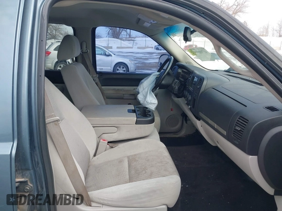 2009 Chevrolet Silverado 1500 LT with VIN 2GCEK233591134697, listed as a IAAI auction lot 41716904 with 211,681 mi miles and . Bid and sale history available at DreamBid. Image 5.