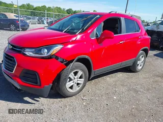 2018 Chevrolet Trax LT z VIN 3GNCJPSB0JL262159, wystawiony jako IAAI lot #42216660 z przebiegiem 27 369 mil mil oraz . Historia ofert i sprzedaży dostępna na DreamBid. Obrazek 2.