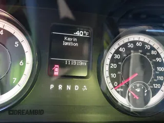 2019 Ram 1500 Express z VIN 1C6RR7FG4KS615112, wystawiony jako IAAI lot #41636660 z przebiegiem 111 919 mil mil oraz . Historia ofert i sprzedaży dostępna na DreamBid. Obrazek 7.