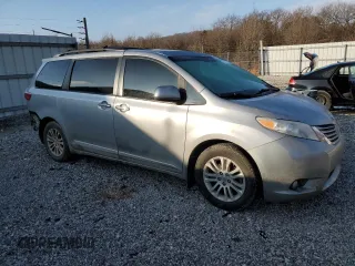 2017 Toyota Sienna XLE Auto Access Seat with VIN 5TDYZ3DC9HS820214, listed as a Copart auction lot 43328565 with 166,796 mi miles and Salvage title. Bid and sale history available at DreamBid. Image 4.