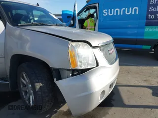 2007 GMC Yukon XL z VIN 1GKFK668X7J319869, wystawiony jako IAAI lot #41681597 z przebiegiem 154 318 mil mil oraz . Historia ofert i sprzedaży dostępna na DreamBid. Obrazek 6.