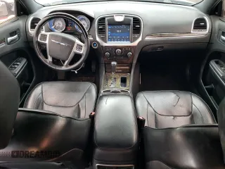 2013 Chrysler 300 C z VIN 2C3CCAET3DH509566, wystawiony jako Copart lot #53388655 z przebiegiem 132 952 mil mil oraz Czysty tytuł • Clean title. Historia ofert i sprzedaży dostępna na DreamBid. Obrazek 8.