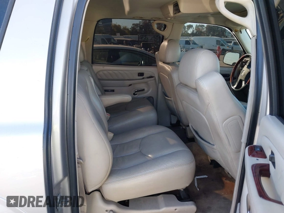 2005 Cadillac Escalade ESV z VIN 3GYFK66N75G215284, wystawiony jako IAAI lot #41320914 z przebiegiem Nie podano mil oraz . Historia ofert i sprzedaży dostępna na DreamBid. Obrazek 8.