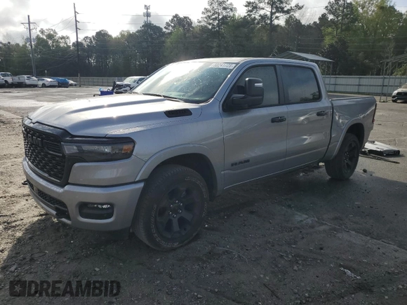 2025 Ram 1500 Big Horn z VIN 1C6SRFFP5SN535005, wystawiony jako Copart lot #50241725 z przebiegiem 9 611 mil mil oraz Szkoda całkowita • Salvage title. Historia ofert i sprzedaży dostępna na DreamBid. Obrazek 1.