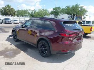 2025 Mazda CX-90 Premium Sport z VIN JM3KKCHA8S1201473, wystawiony jako IAAI lot #41954516 z przebiegiem 2 555 mil mil oraz . Historia ofert i sprzedaży dostępna na DreamBid. Obrazek 3.