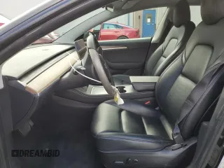 2022 Tesla Model 3 z VIN 5YJ3E1EA7NF185338, wystawiony jako Copart lot #57221875 z przebiegiem 134 215 mil mil oraz Szkoda całkowita • Salvage title. Historia ofert i sprzedaży dostępna na DreamBid. Obrazek 7.
