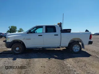2017 Ram 2500 Tradesman z VIN 3C6UR5CLXHG620105, wystawiony jako IAAI lot #42496482 z przebiegiem 89 150 mil mil oraz . Historia ofert i sprzedaży dostępna na DreamBid. Obrazek 15.