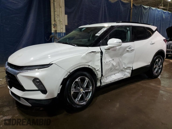 2023 Chevrolet Blazer LT z VIN 3GNKBJRS4PS204209, wystawiony jako Copart lot #41492645 z przebiegiem 43 848 mil mil oraz Czysty tytuł • Clean title. Historia ofert i sprzedaży dostępna na DreamBid. Obrazek 1.