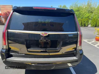2017 Cadillac Escalade ESV Luxury z VIN 1GYS4HKJ8HR274470, wystawiony jako Copart lot #58011535 z przebiegiem 211 524 mil mil oraz Czysty tytuł • Clean title. Historia ofert i sprzedaży dostępna na DreamBid. Obrazek 5.