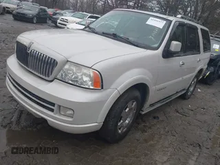 2006 Lincoln Navigator Luxury with VIN 5LMFU27536LJ19821, listed as a IAAI auction lot 41391977 with Not Provided miles. Bid and sale history available at carsss.com. Image 2.