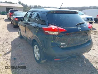 2019 Nissan Kicks SV z VIN 3N1CP5CU4KL478368, wystawiony jako IAAI lot #42018709 z przebiegiem 131 162 mil mil oraz . Historia ofert i sprzedaży dostępna na DreamBid. Obrazek 3.