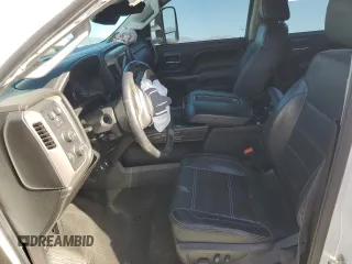 2015 GMC Sierra 2500HD Denali z VIN 1GT120E80FF175769, wystawiony jako Copart lot #79047164 z przebiegiem 116 447 mil mil oraz Szkoda całkowita • Salvage title. Historia ofert i sprzedaży dostępna na DreamBid. Obrazek 7.
