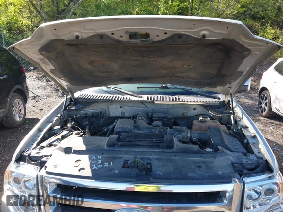 2011 Ford Expedition Limited with VIN 1FMJU1K56BEF07381, listed as a IAAI auction lot 42012025 with 262,730 mi miles. Bid and sale history available at carsss.com. Image 10.