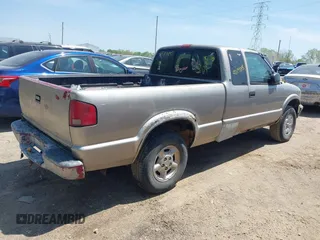 2001 Chevrolet S-10 LS with VIN 1GCDT19W41K181244, listed as a IAAI auction lot 42129845 with 183,368 mi miles and . Bid and sale history available at DreamBid. Image 4.