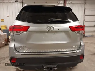 2018 Toyota Highlander SE z VIN 5TDJZRFH7JS551309, wystawiony jako IAAI lot #41801990 z przebiegiem 132 970 mil mil oraz . Historia ofert i sprzedaży dostępna na DreamBid. Obrazek 17.