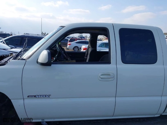 2001 Chevrolet Silverado 1500 LS with VIN 1GCEC19T61Z209787, listed as a IAAI auction lot 41473145 with 1 mi miles. Bid and sale history available at carsss.com. Image 14.