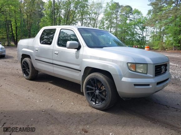 2006 Honda Ridgeline RTS with VIN 2HJYK16456H567706, listed as a IAAI auction lot 42109917 with 204,256 mi miles. Bid and sale history available at carsss.com. Image 1.