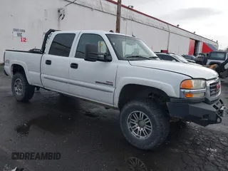 2005 GMC Sierra 2500HD SLE with VIN 1GTHK23215F923663, listed as a IAAI auction lot 41593797 with 340,122 mi miles and . Bid and sale history available at DreamBid. Image 1.