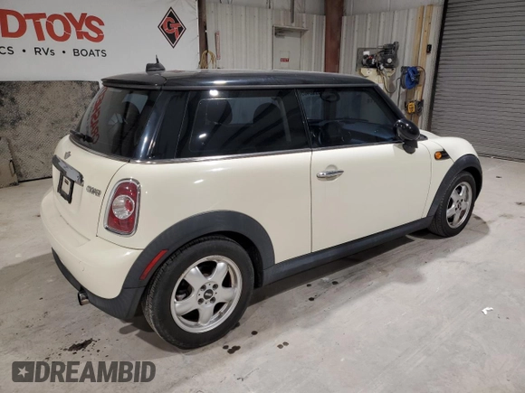 2011 MINI Hardtop with VIN WMWSU3C50BT091890, listed as a Copart auction lot 42258465 with 158,903 mi miles and Salvage Title. Bid and sale history available at DreamBid. Image 3.