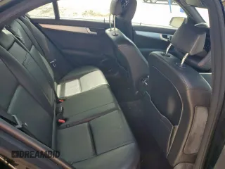 2012 Mercedes-Benz C 250 Sport с VIN WDDGF4HB6CR238614, выставлен на аукционе Copart как лот 61547715 с пробегом 107 849 миль миль и Списание • Salvage title. История ставок и продаж доступна на DreamBid. Изображение 10.