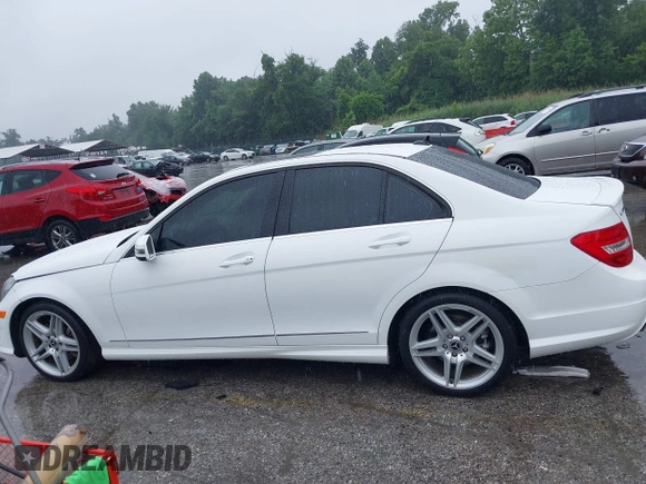 2013 Mercedes-Benz C 300 Sport с VIN WDDGF8AB7DR276047, выставлен на аукционе IAAI как лот 42511628 с пробегом 113 694 миль миль и . История ставок и продаж доступна на DreamBid. Изображение 14.