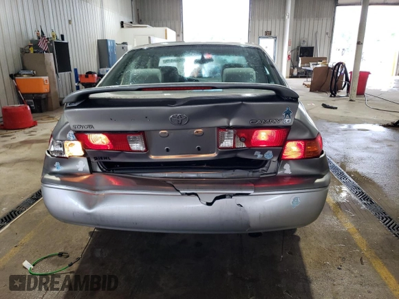 2001 Toyota Camry CE z VIN JT2BG22K410558183, wystawiony jako Copart lot #55600625 z przebiegiem 69 689 mil mil oraz Szkoda całkowita • Salvage title. Historia ofert i sprzedaży dostępna na DreamBid. Obrazek 6.