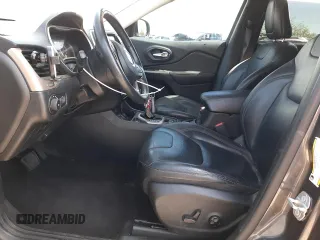 2017 Jeep Cherokee Limited с VIN 1C4PJLDB7HW517653, выставлен на аукционе Copart как лот 53529705 с пробегом 111 405 миль миль и Списание • Salvage title. История ставок и продаж доступна на DreamBid. Изображение 7.