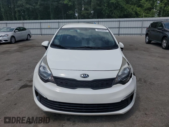 2017 Kia Rio LX z VIN KNADM4A38H6006561, wystawiony jako Copart lot #56056635 z przebiegiem 60 199 mil mil oraz Szkoda całkowita • Salvage title. Historia ofert i sprzedaży dostępna na DreamBid. Obrazek 5.