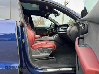 2020 Audi SQ8 z VIN WA1CWAF16LD026854, wystawiony jako Copart lot #57771555 z przebiegiem 115 543 mil mil oraz Tytuł czysty. Historia ofert i sprzedaży dostępna na DreamBid. Obrazek 5.
