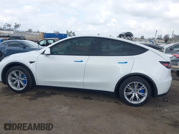 2024 Tesla Model Y Long Range with VIN 7SAYGDEE5RF036018, listed as a IAAI auction lot 42120803 with 25,347 mi miles. Bid and sale history available at carsss.com. Image 14.